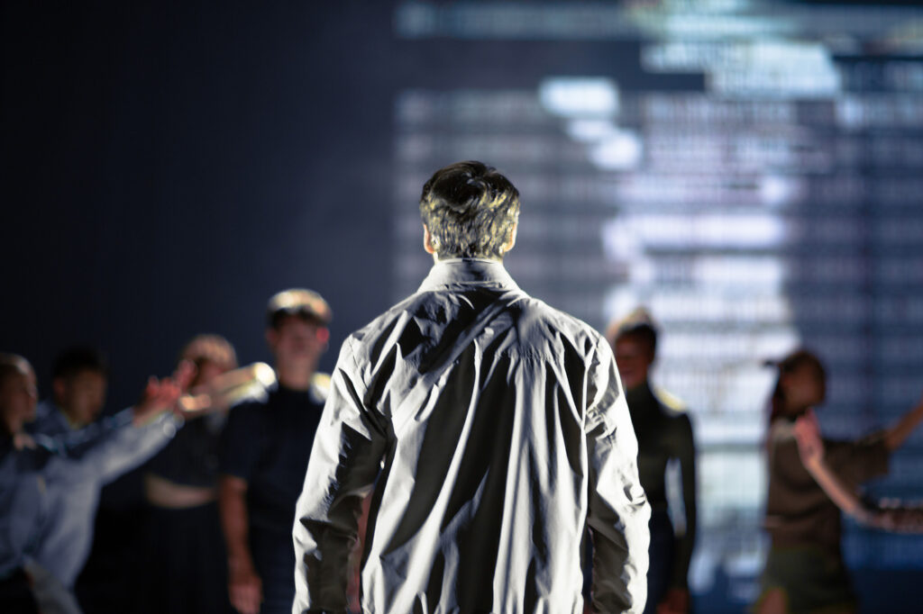 Rambert perform Gallery of Consequence, Photo by Yiling Zhao